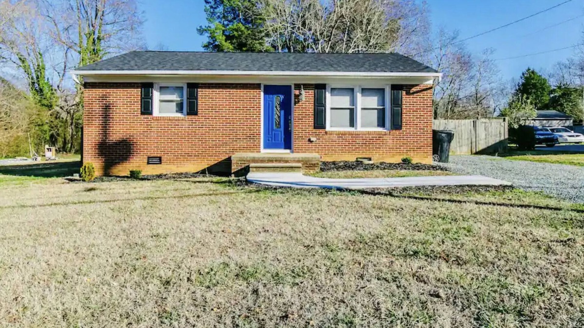 Burlington House | Cute Bungalow in Burlington