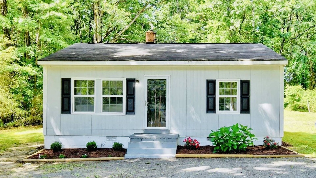 Hillsborough House | Cute Bungalow in Hillsborough