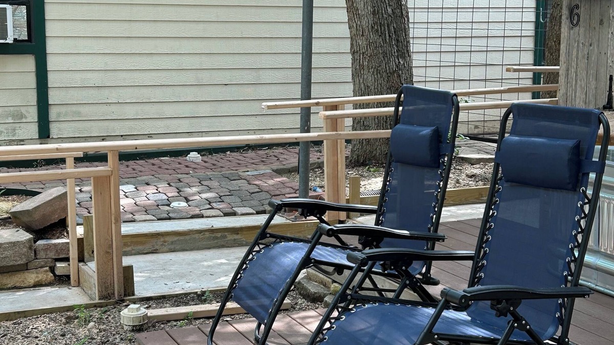 San Marcos House | Cute Casita . near river tubing. room service. dog friendly. quiet area
