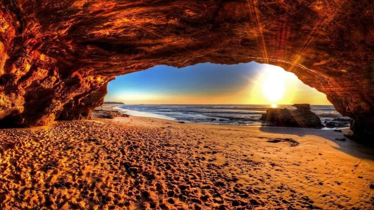 Caves Beach House | Cute Caves Beach Cottage - Family & Pet Friendly - 7 min walk to Beach.