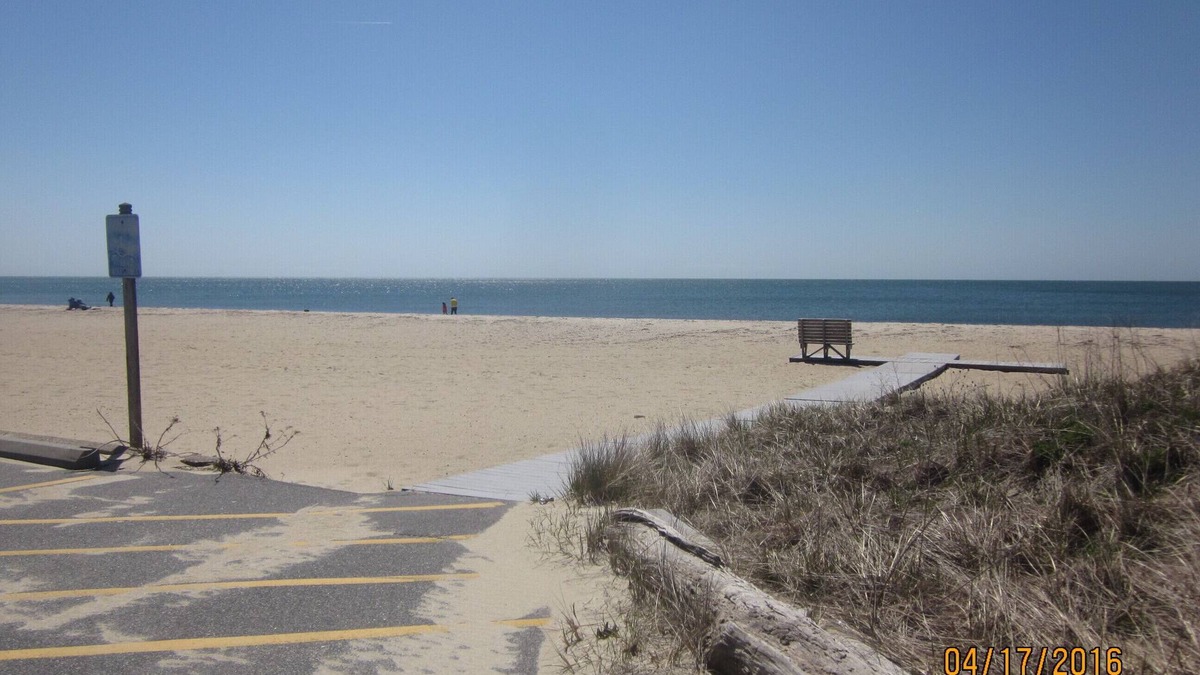 West Hyannisport House | Cute, Clean & Conveniently Located & Pets Welcomed