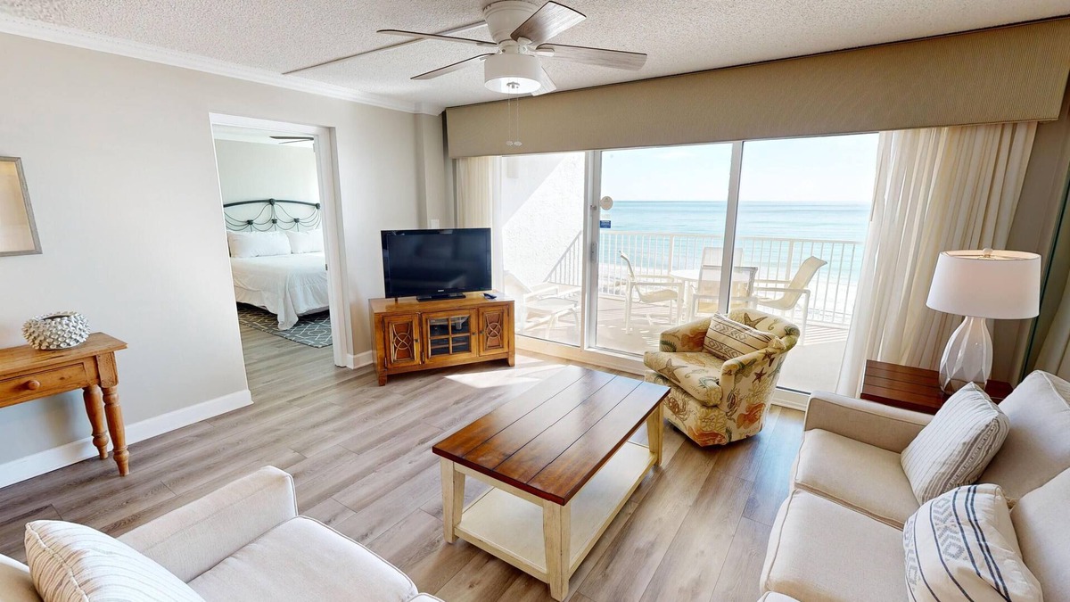 Seaspray Condo | Cute Coastal Getaway Beach House 202A