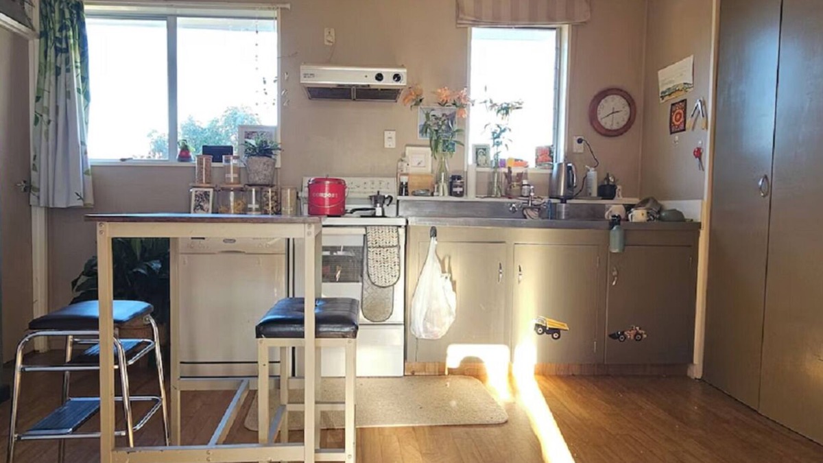 Clyde House | Cute, Colourful little house/cottage in Clyde (available over christmas)