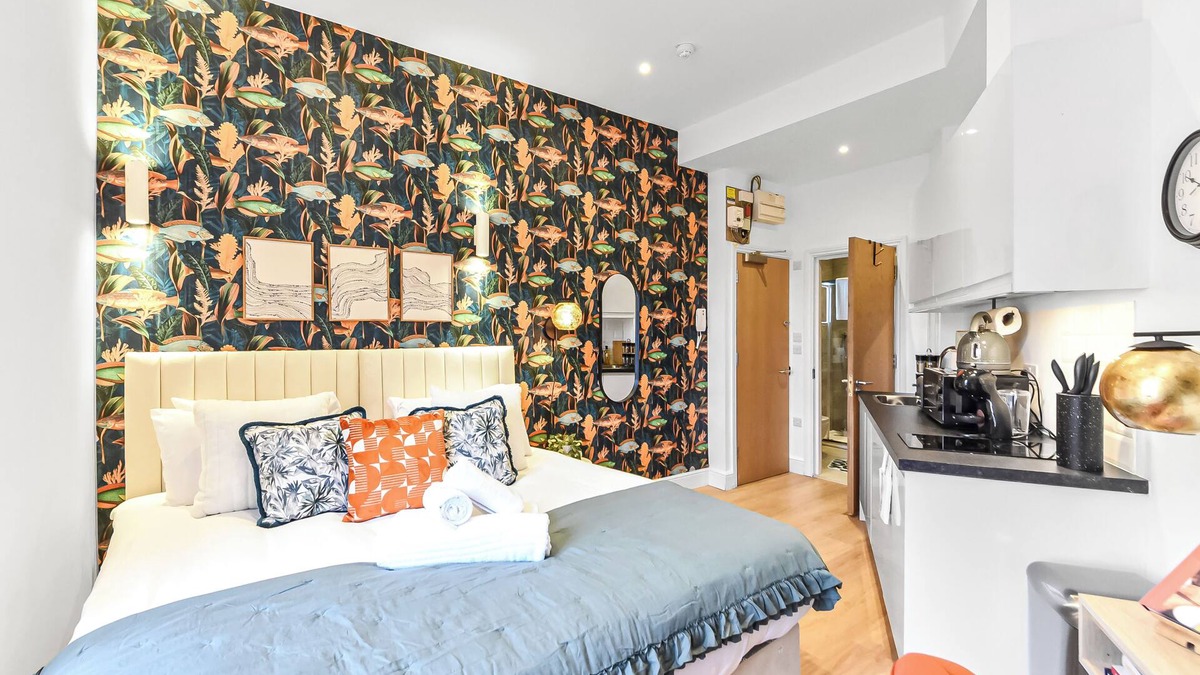 King's Cross Apartment | Cute & Compact—Petite Studio with Style!