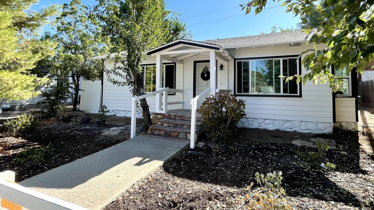 Alpine Cottage | Cute Cottage in the heart of Alpine