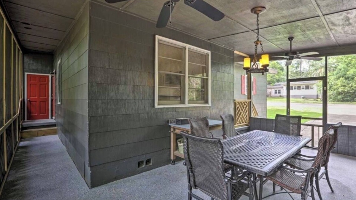Tallahassee House | Cute Cottage nestled in the trees close to Doak Campbell Stadium