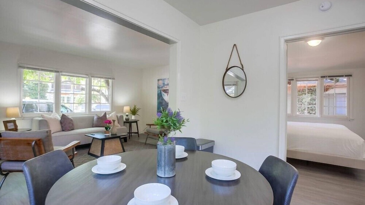 Beach Barber Tract Cottage | Cute Cottage ★ Steps to Windansea Beach ★ Dogs Ok