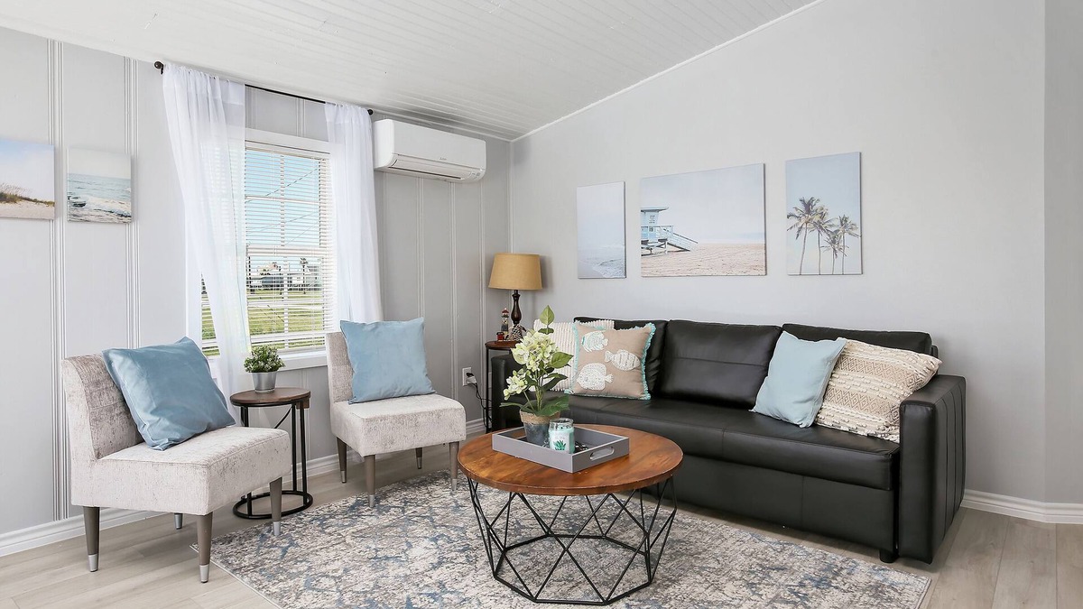 Surfside Beach Cottage | Cute, Cozy and Clean cottage by the Sea!