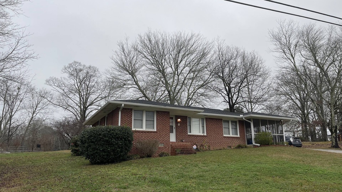 Lawrenceville House | Cute & Cozy Brick Ranch, 3 bed, ATL<30m. Big 1.3 acre yard in Gwinnett, L-ville