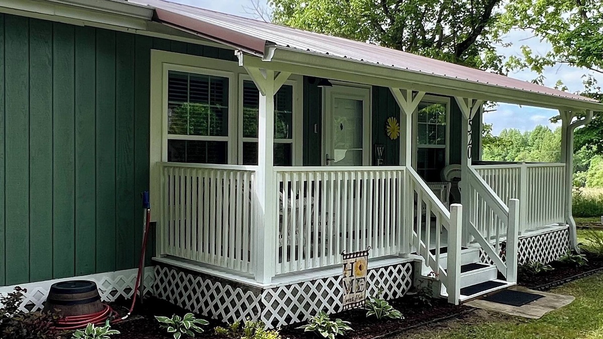 Pikeville Cottage | Cute-Cozy-Clean 2B-2B cottage with hot tub-Pet friendly-Minutes to FCF Park