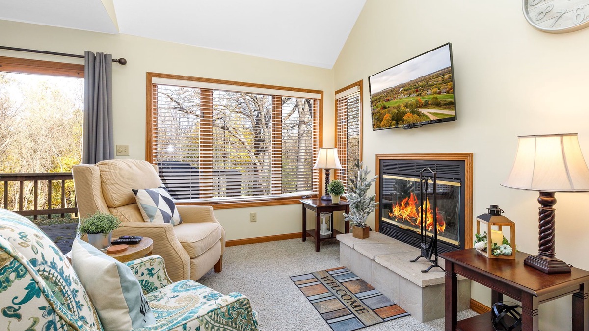 The Galena Territory Villa | Cute & Cozy Golf Villa, King Bed, Wood Fireplace, Near Spa, Trails
