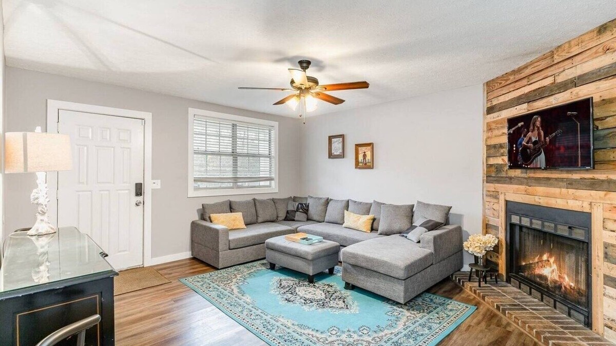 Nashville Condo | Cute & Cozy - Minutes from Downtown & BNA