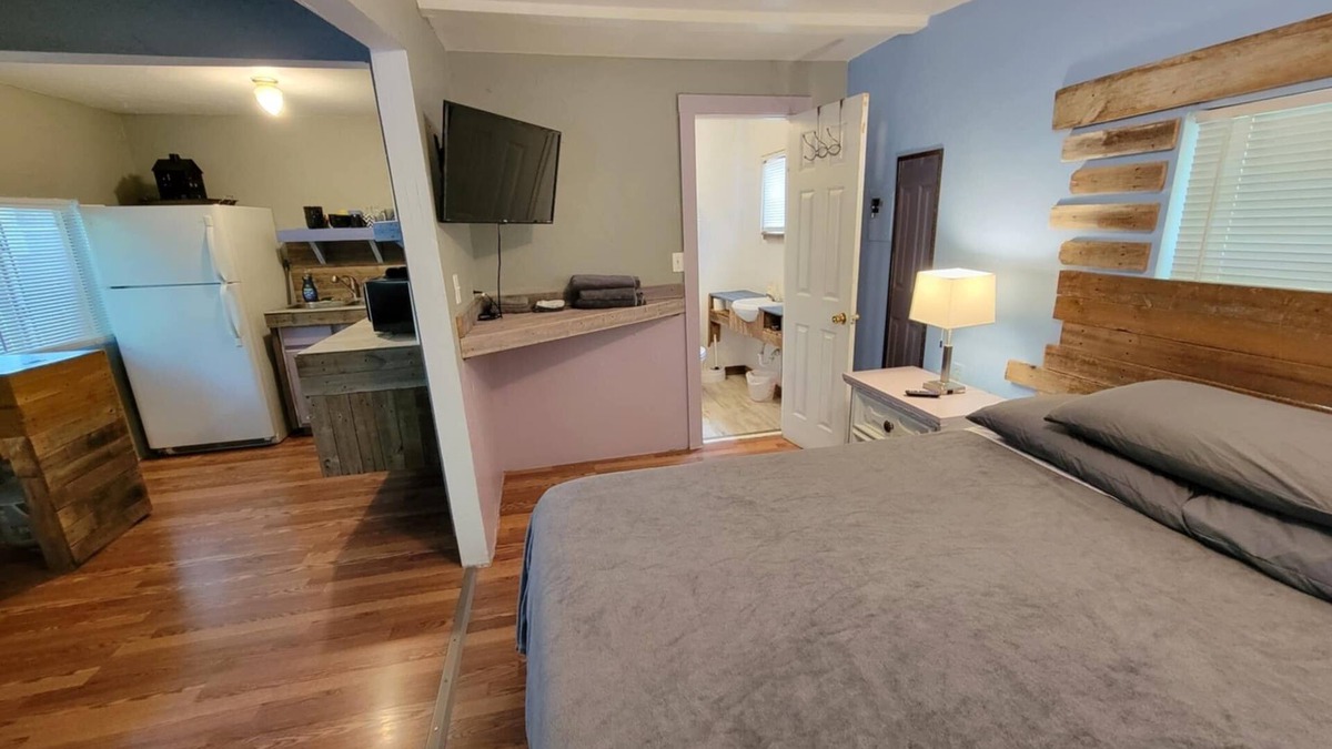 Denver Heights Apartment | Cute Cozy Private Tiny Home 2 miles to downtown