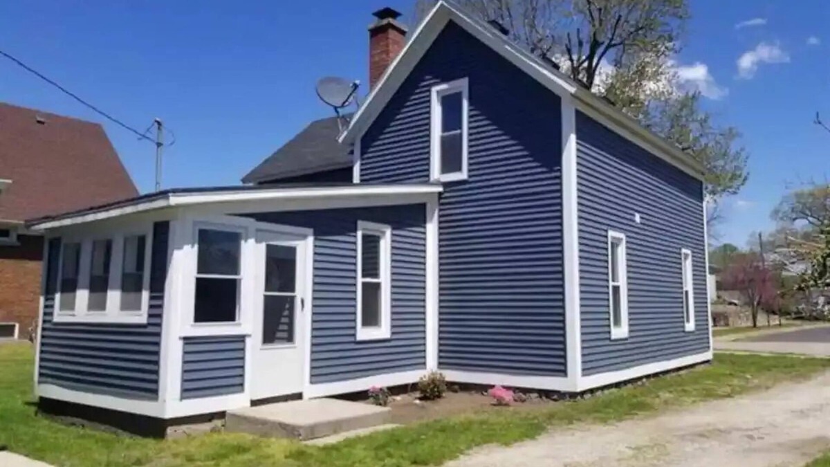 Culver House | Cute Culver Home close to beautiful lake Maxinkuckee. Pet friendly.