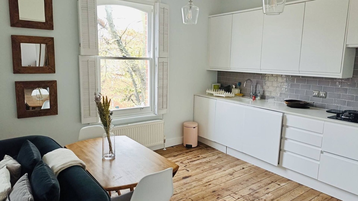 Battersea Apartment | Cute Flat in Clapham Old Town