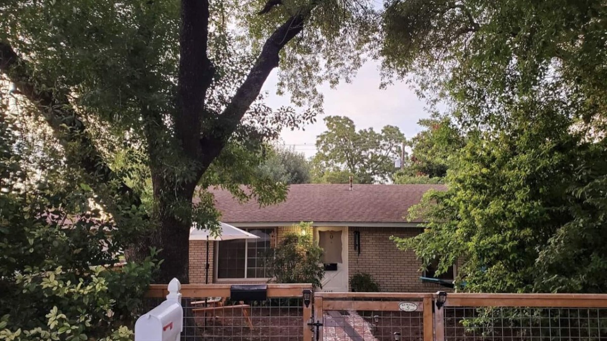 North Loop Cottage | Cute Historic home in Austin