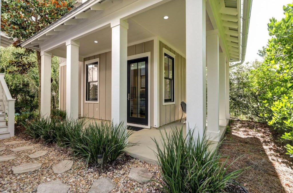Santa Rosa Beach House | Cute little Cottage! Perfect Getaway! 2 Pools! SLEEPS 4!