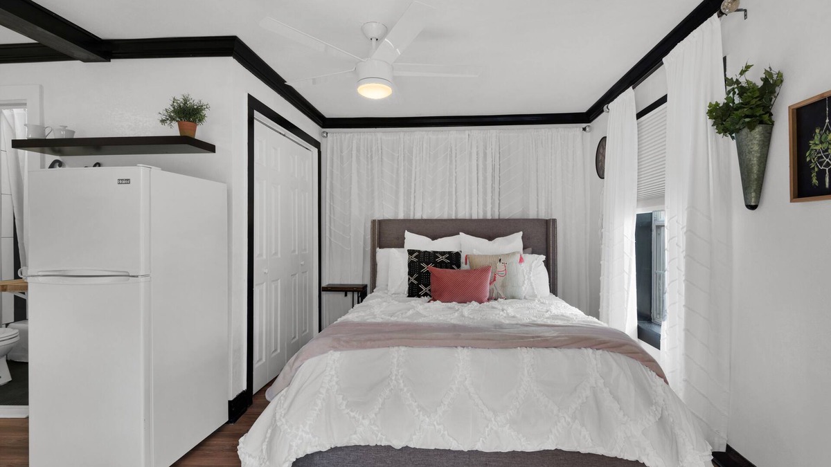 Downtown Cottage | Cute little cottage located 2 blocks from the heart of Downtown Pensacola.