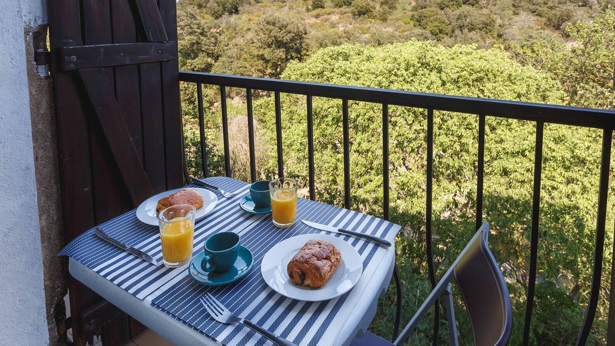 Gabian House | Cute Medieval Gabian Hideaway Gite with River and Vineyard Views