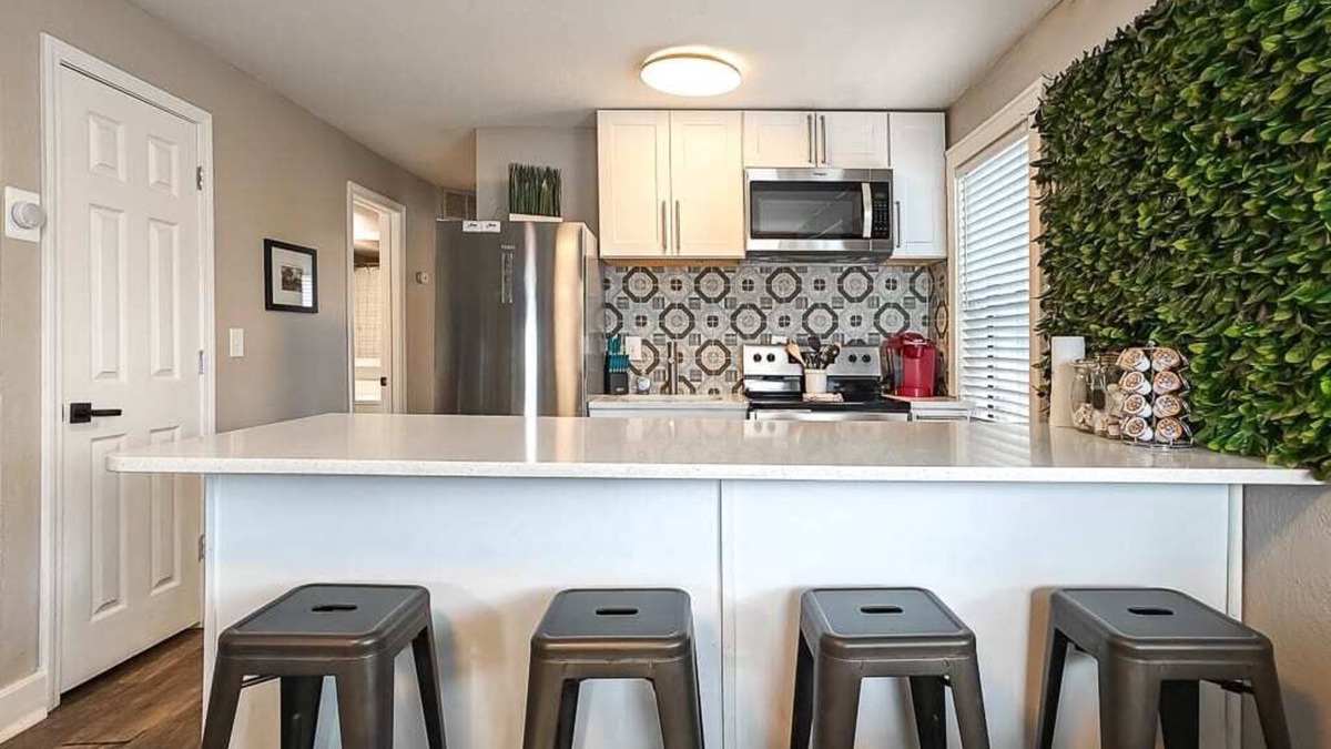 Westport Condo | Cute Midtown 1 Bedroom