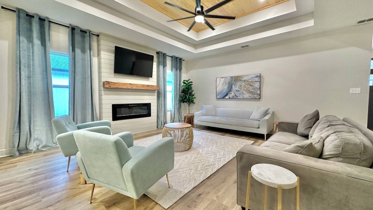 Tallahassee House | Cute Midtown Modern 4 bed 2 bath sleeps 8