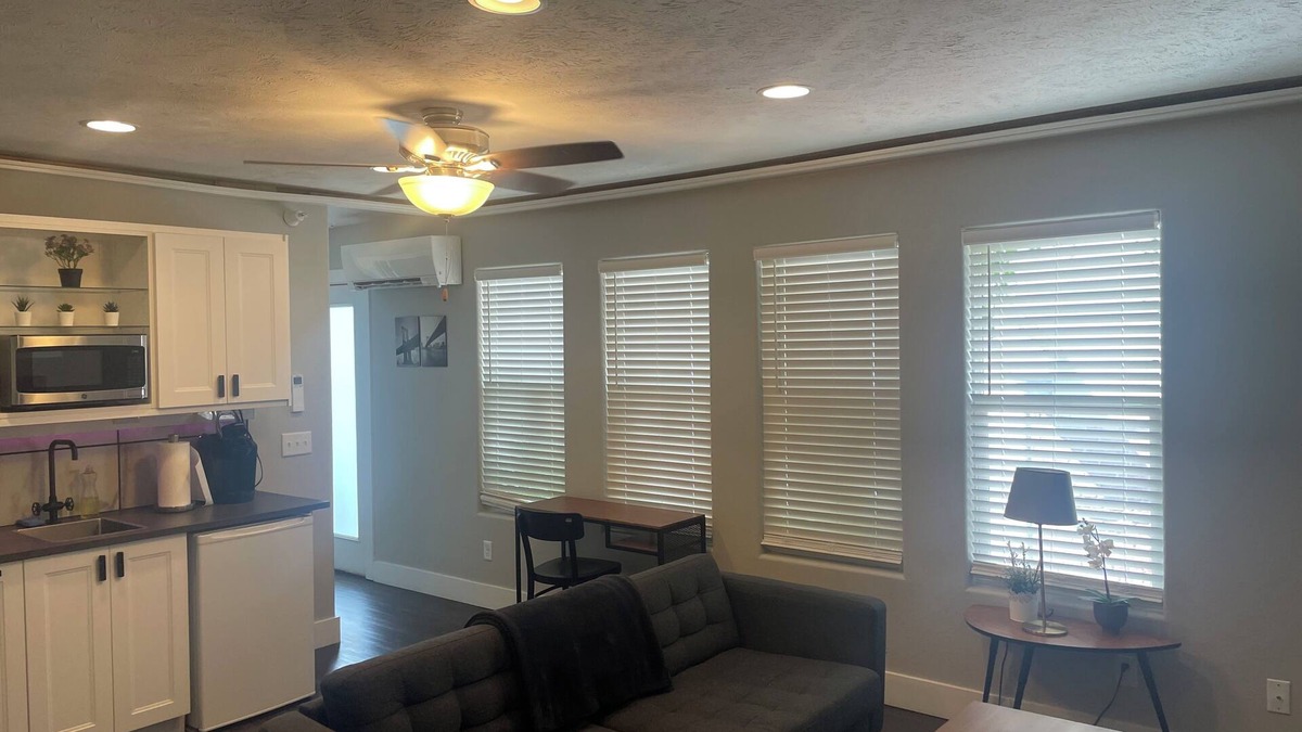 Downtown Omaha Apartment | Cute Modern Apartment in Downtown Omaha