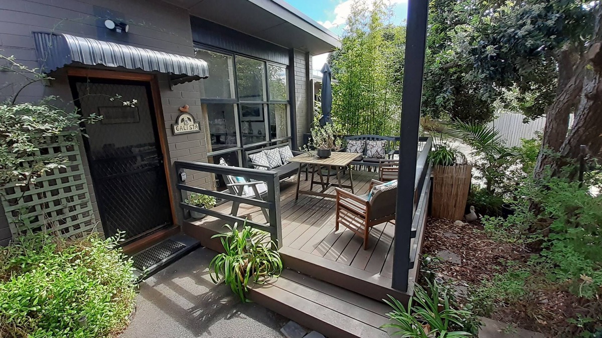 Rosebud House | Cute n cosy, relaxing holiday home opposite the beach comfy, quiet and tranquil