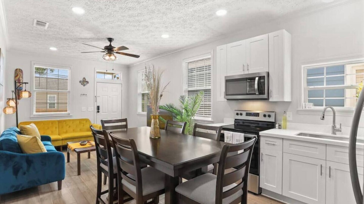 Bayou St. John House | Cute Pool + Porches on Greenway near FQ, Streetcar, Cute & Bright 3BR on Greenway!