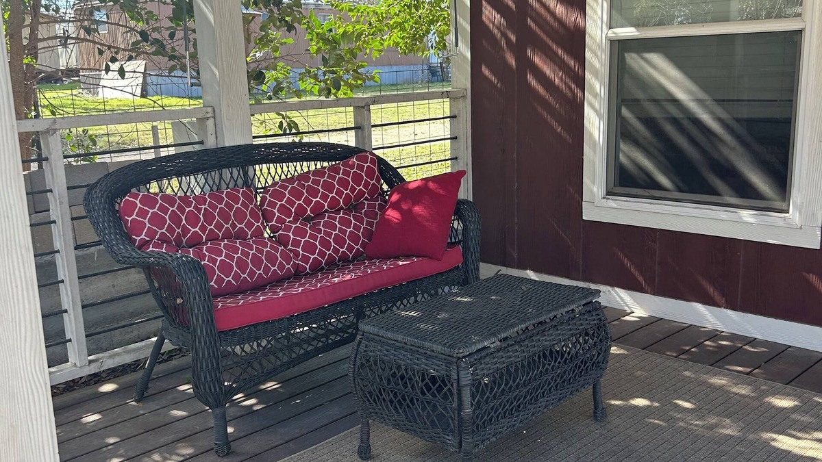 San Marcos Cottage | Cute Red 1-bedroom cottage in San Marcos. Dog friendly. Room Service