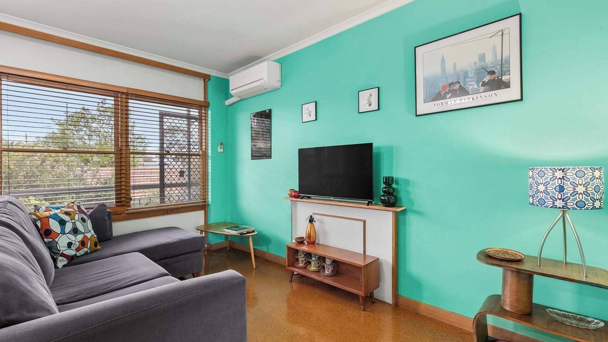 Newtown Apartment | Cute Retro Gem Summar