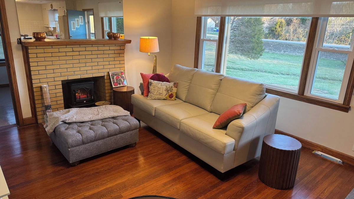 Knoxville House | Cute Retro House in Knoxville Countryside