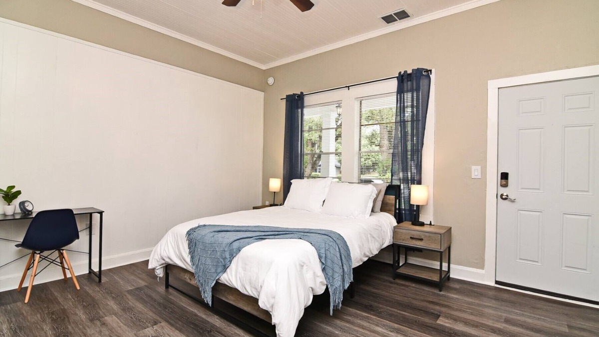 Winter Garden Apartment | Cute Studio on the Bike Trail