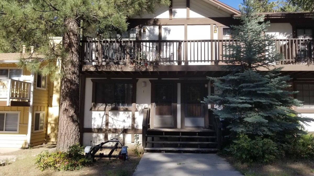 Summit Estates Cabin | Cute Woodsy Cabin - Walk to Village, Lake & Trails