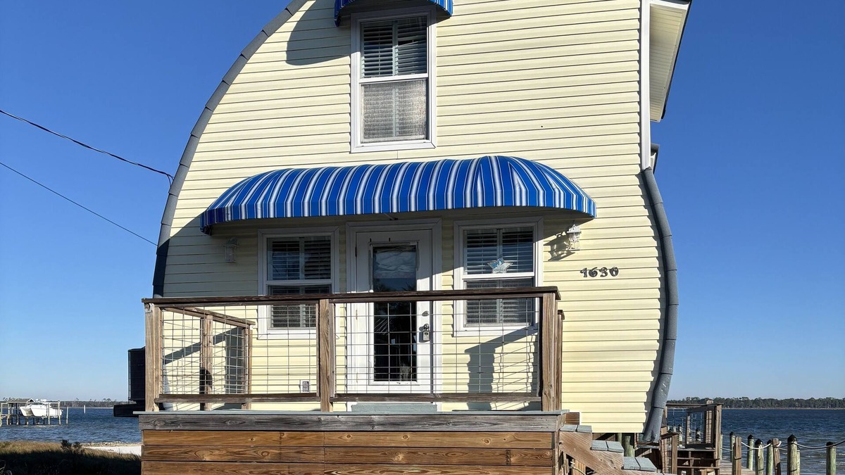 Panacea House | Cutest 2-bedroom house on the Bay with access to the gulf across the street