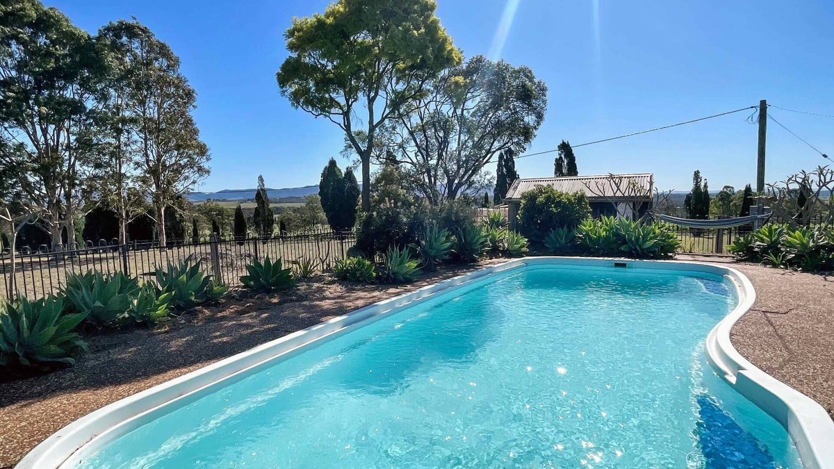 Lovedale Cottage | Cuvee Cottage - Family and pet friendly 4 bedroom cottage with pool and on-site cellar door