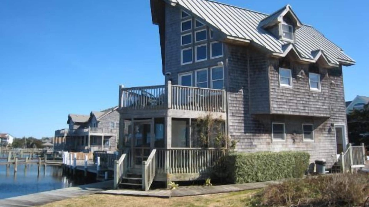 Ocracoke Villa | CV9B: Net House B - Waterfront studio with screened porch!