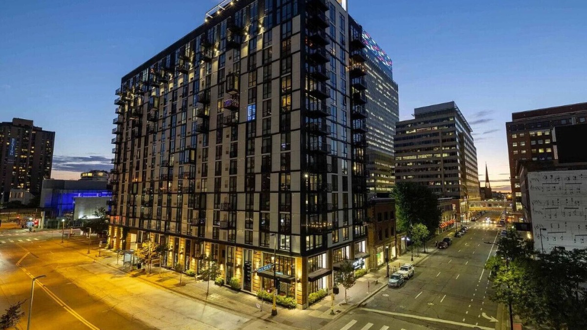 Downtown Minneapolis Apartment | CW Studio Sky Lounge Rooftop Pool Gym X