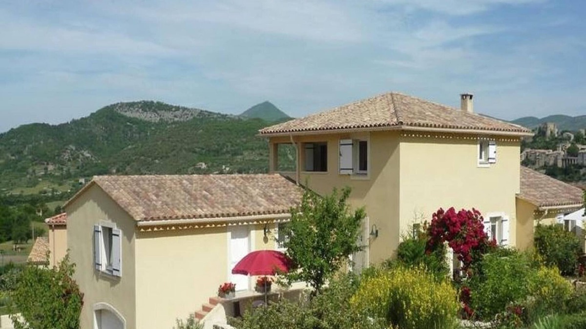 Montbrun-les-Bains Apartment | Cycling Escape in Montbrun