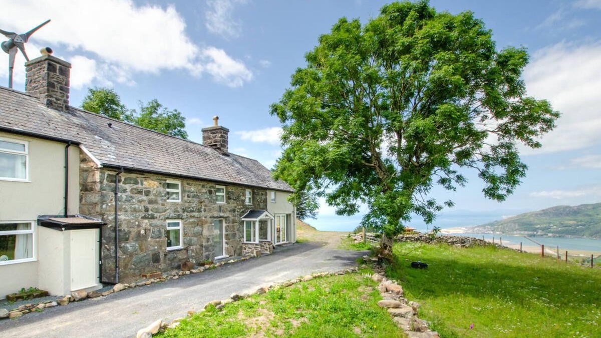 Arthog House | Cyfannedd Uchaf in the beautiful Arthog