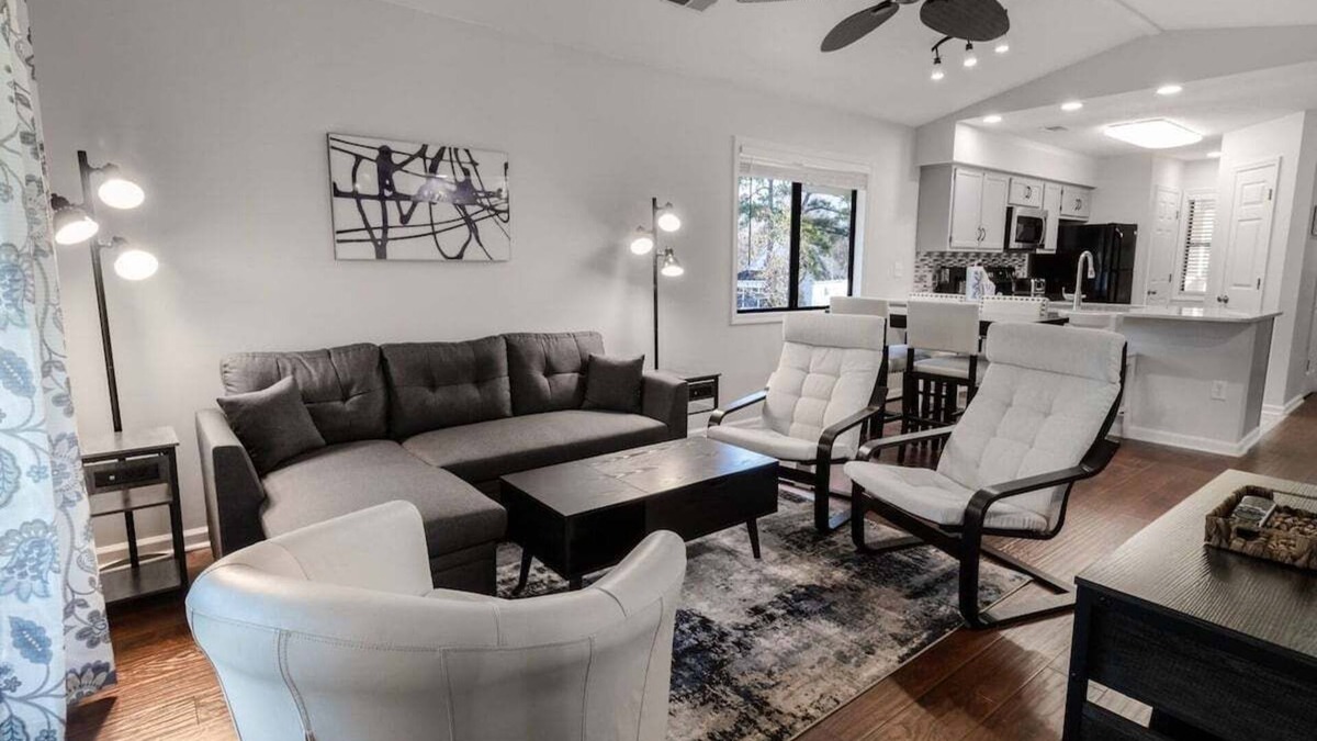 Little River Condo | Cypress Bay Little River 2BR Local Getaway + Pool! | Cypress Bay EE15