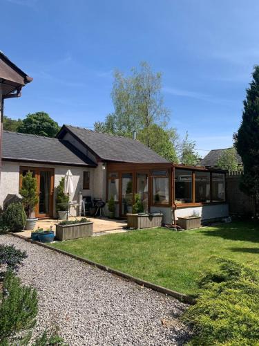 Llanfor House | Cysgod Bach Cottage