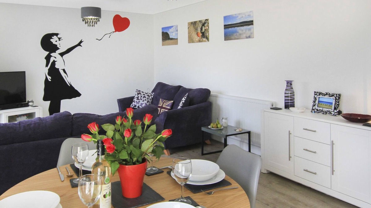 Tyn-y-Gongl Cottage | CYSGOD Y CAPEL, pet friendly, with a garden in Benllech