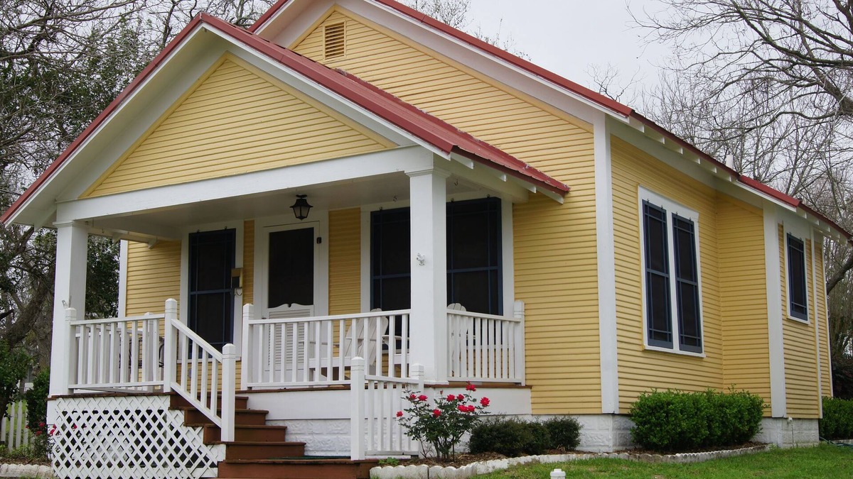Shiner House | Czech Me Inn, located 4 blocks from Spoetzl Brewery