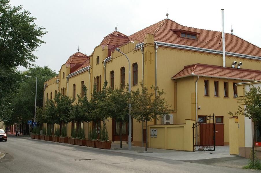 Bekes Hotel | Dübögő Szálloda Étterem és Esküvőház