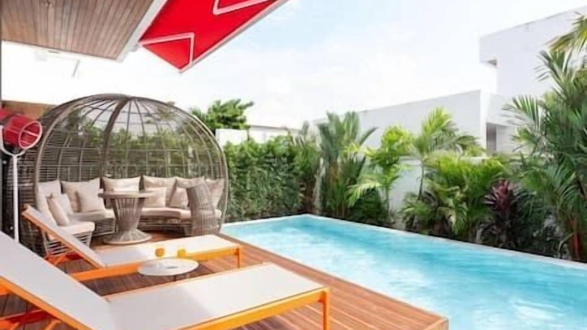 Chalong House | "D-Luxury Pool Villa in Rawai: Exclusive Stay"