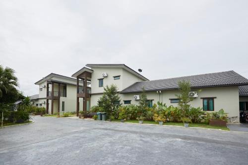 Kampung Kempadang Hotel | D' Qamar Guesthouse