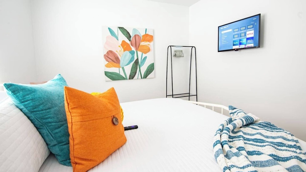 Five Points South Condo | D1-Vulcan's Double Suite-King Beds/Wifi/Workspace