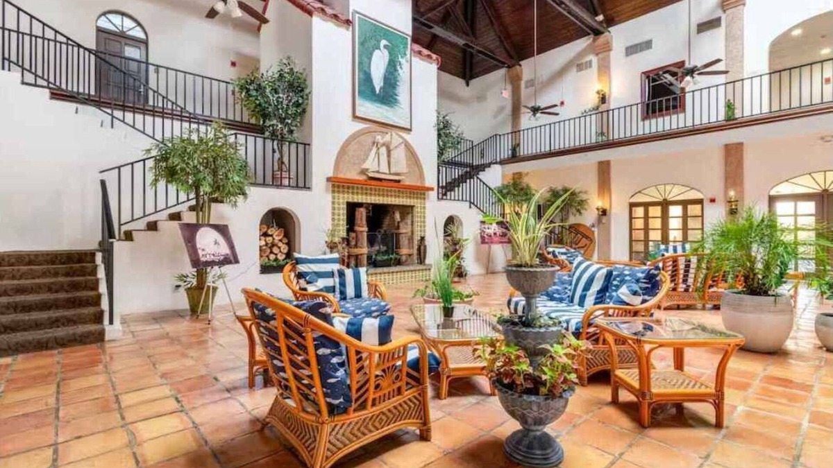 Naples Condo | D153 - 2 Queen Size Beds