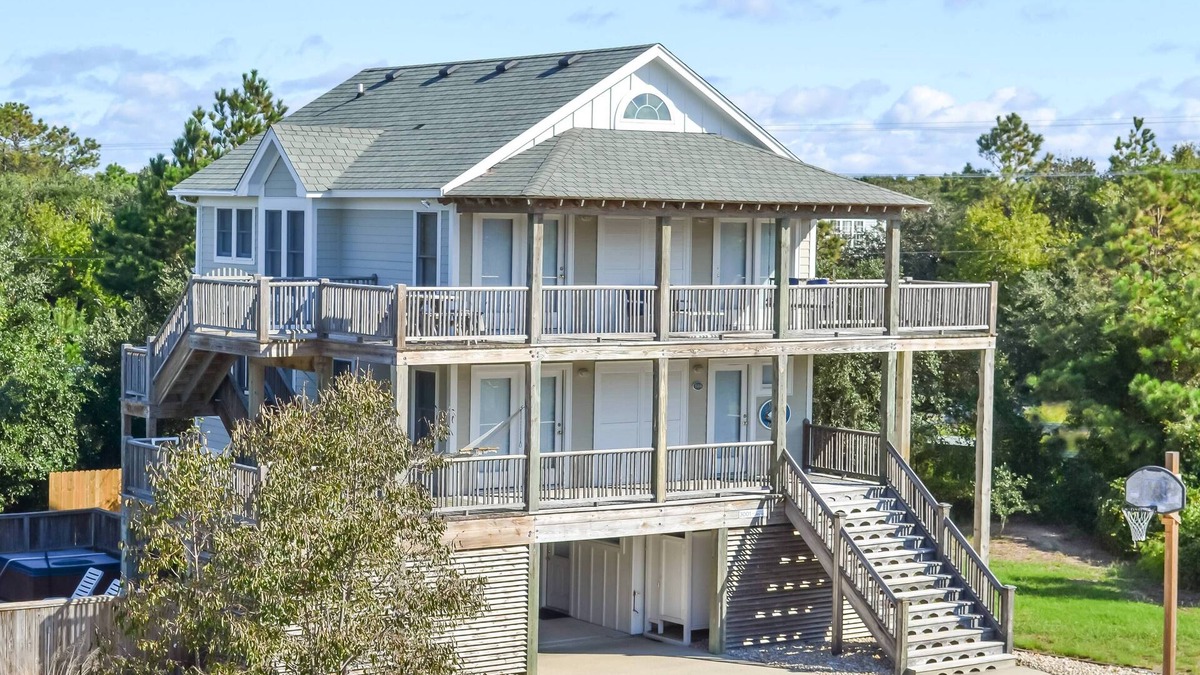 Tuckahoe House | D3001 Duck Haven/Pool & Hot Tub/Easy Walk to Ocean & Sound