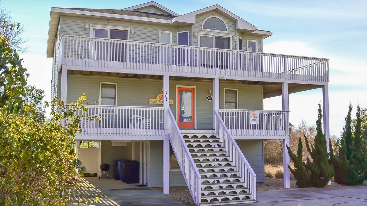Carolina Dunes House | D3905 Flip Flop Inn. Courtyard w/Pool, Hot Tub, Well-Maintained, WiFi
